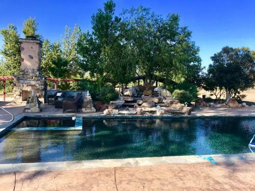 Staycation Secluded 3 Acre With Pool - Angel Ranch