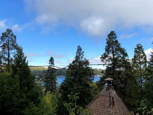 Fun Mid-century Home With Views Walk To Village