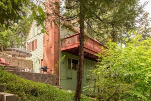 Fun Mid-century Home With Views Walk To Village