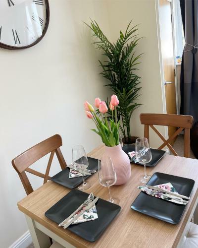 Cosy Town Centre Apartment Very Close To Beach