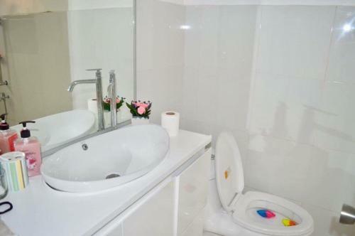 Bed & Breakfast Cozy Vacation House In Guimaras