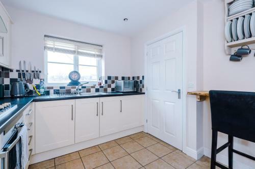 Relaxing 3 Bedroom Chester Home With Garden
