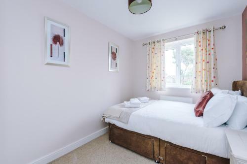Relaxing 3 Bedroom Chester Home With Garden