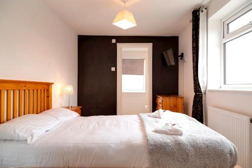 Pass The Keys Beautiful 4br With Private Garden