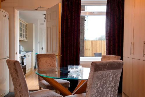 Pass The Keys Beautiful 4br With Private Garden