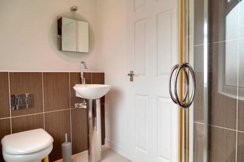 Pass The Keys Beautiful 4br With Private Garden