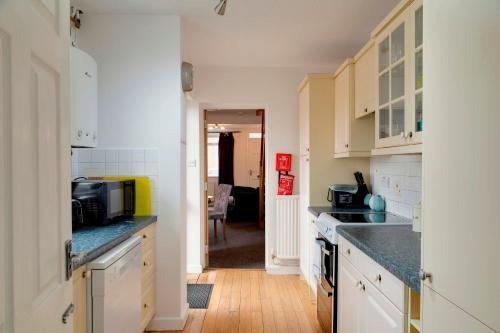 Pass The Keys Beautiful 4br With Private Garden