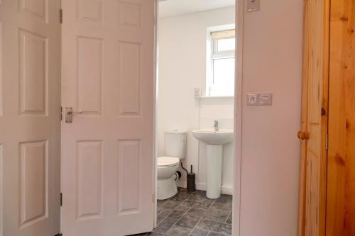 Pass The Keys Beautiful 4br With Private Garden