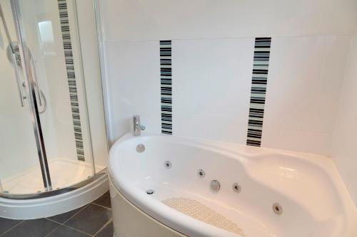 Pass The Keys Beautiful 4br With Private Garden