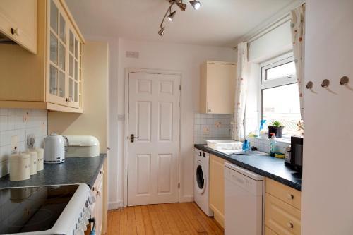 Pass The Keys Beautiful 4br With Private Garden