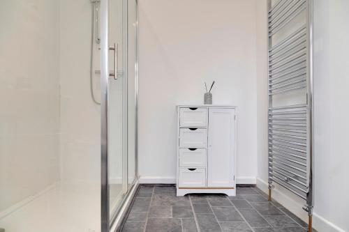 Pass The Keys Beautiful 4br With Private Garden