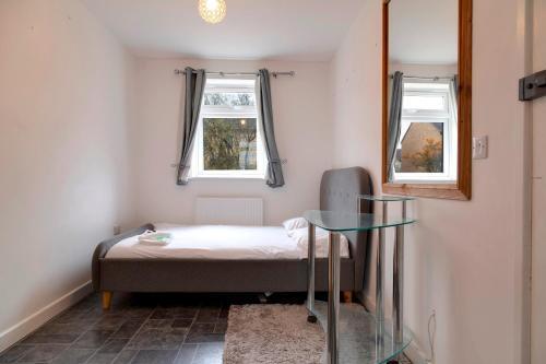 Pass The Keys Beautiful 4br With Private Garden