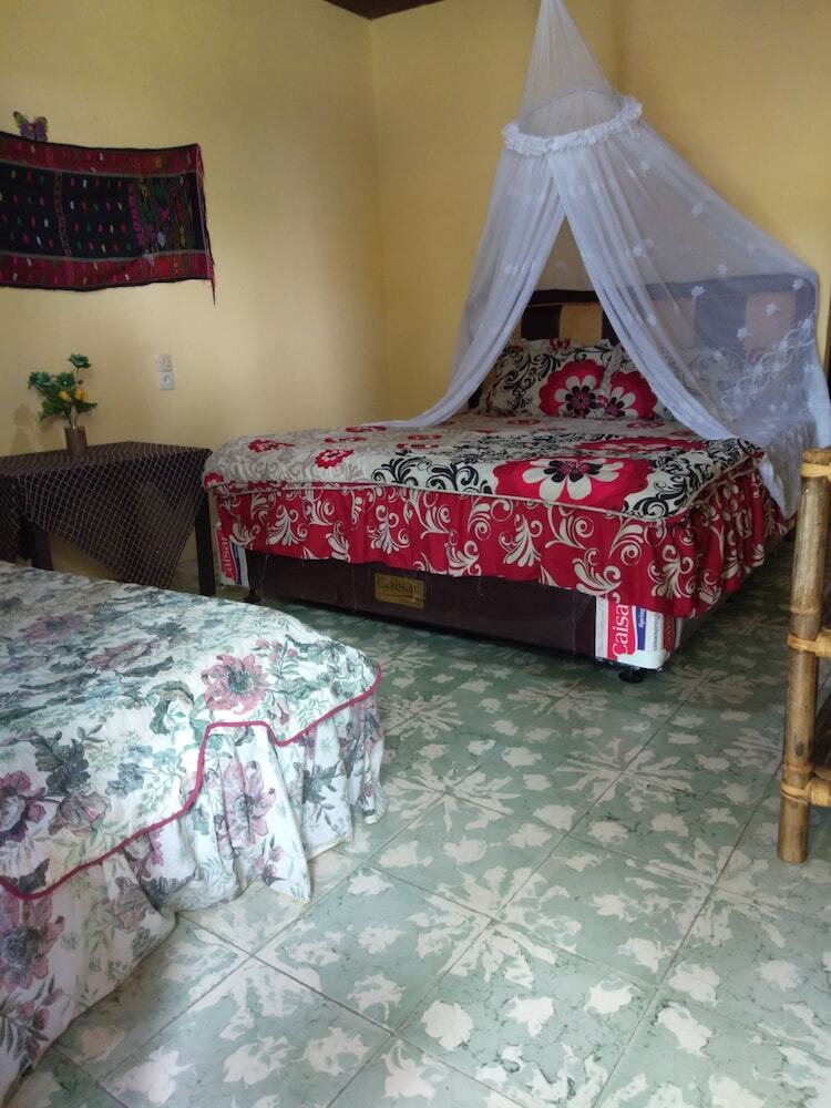 Hostal Merlyn Guest House