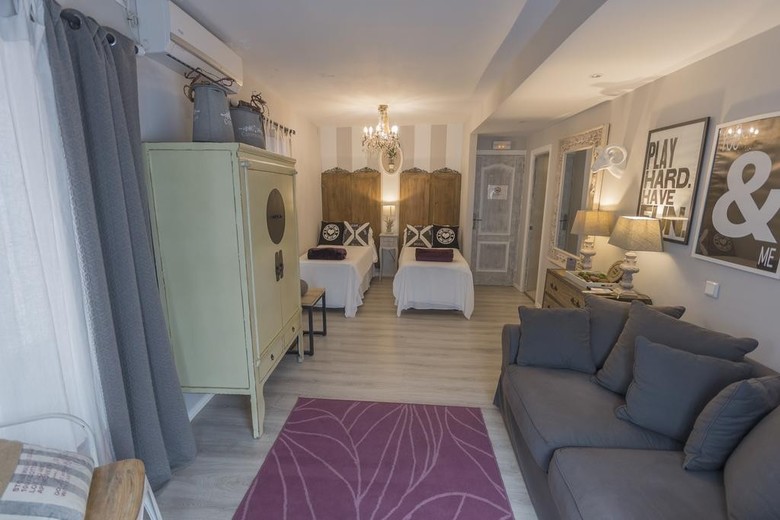 Hostal Tak