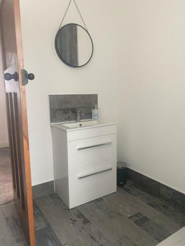 Bessie House*modern Refurb* Free Parking*racecourse*a1&m18
