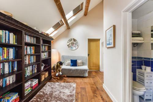 Les Charmettes , Haslemere