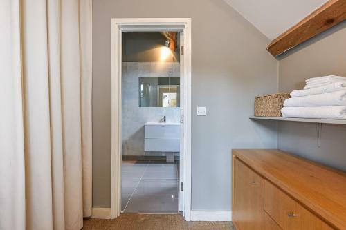 Les Charmettes , Haslemere