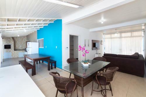Casa Com Piscina Em Morrinhos - Rua Hort�ncia