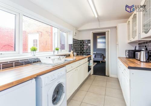 Apartamento ?splendid 3 Bed House ? Yard ? Nr Barnes Park ?