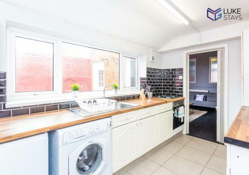 Apartamento ?splendid 3 Bed House ? Yard ? Nr Barnes Park ?