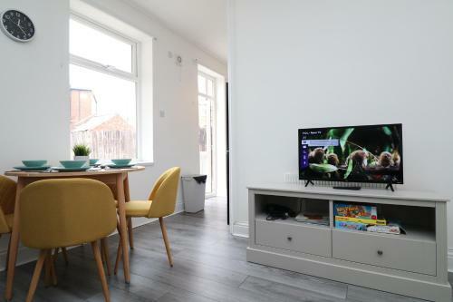 Lovely 2 Bed Apartment Parking And Netflix