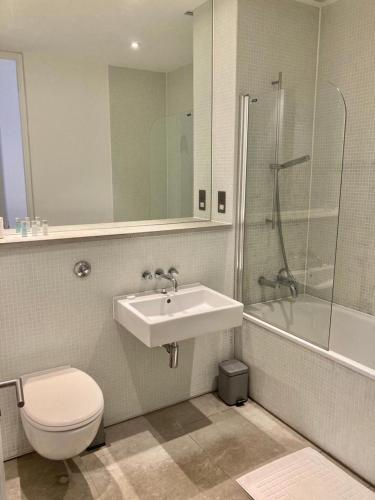 Large Apartment@the Bruce Rwy With Private Parking