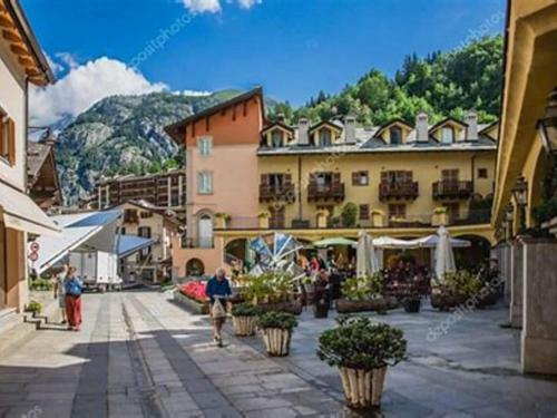 Hilltop Apartment In Pr�-saint-didier With Balcony