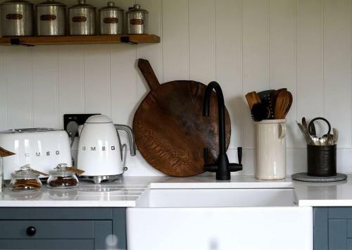 Romantic Shepherd's Hut With Own Hot Tub