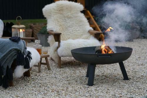 Romantic Shepherd's Hut With Own Hot Tub