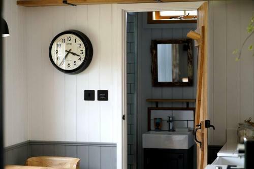 Romantic Shepherd's Hut With Own Hot Tub
