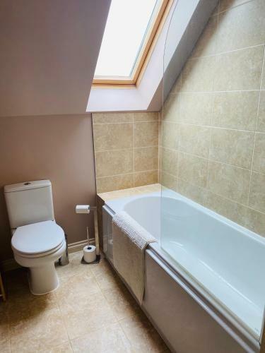 Luxury Apartment 5 Min Walk To Southbourne Beach.