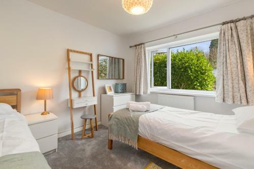Solace - Beautiful Cottage, Views Over The Wooded Valley