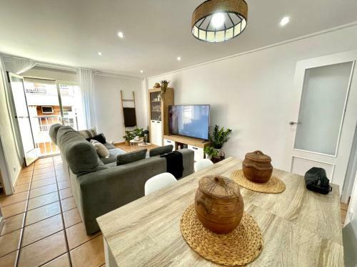 Beautiful Sunny Apartment 10 Min. From The Beach
