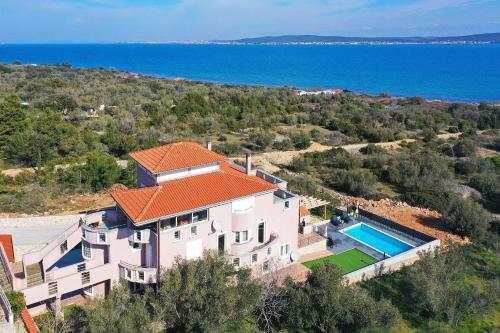 Stylish And Modern Sea View Apartment Giulia
