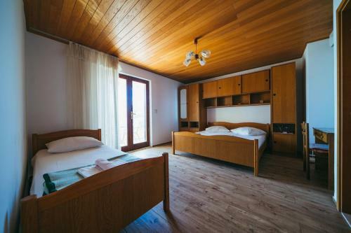 Apartments Lovre - Close To The Sea