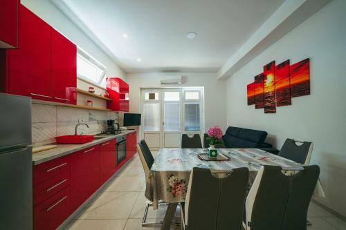 Apartments Lovre - Close To The Sea