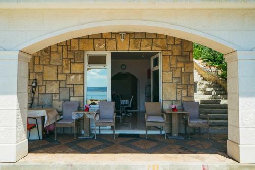 Apartments Lovre - Close To The Sea