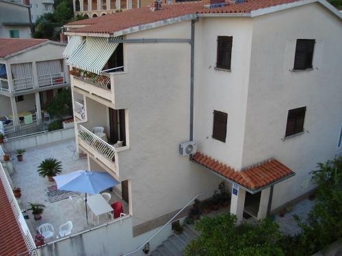 Apartments Lovre - Close To The Sea