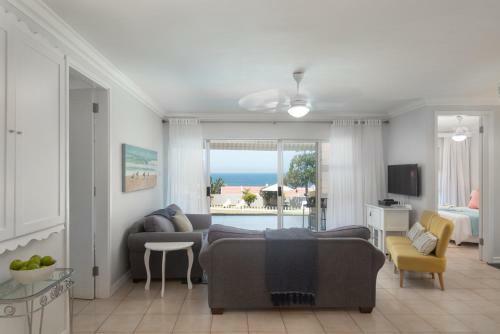 Martinique 32 - Beachfront Apartment In Shakas Rock