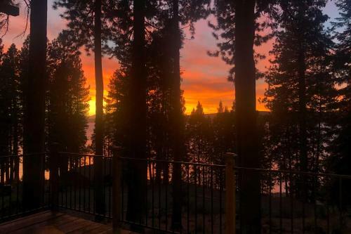 Lake Almanor Cabin With Deck, Less Than Half Mile To Beach!