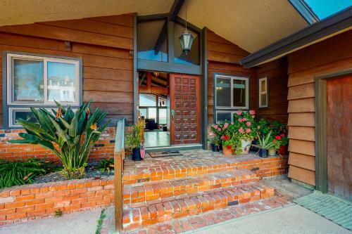 2489 Ocean Street Main