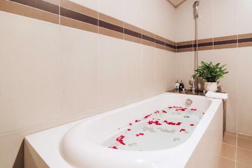 White Palace Thai Binh Hotel