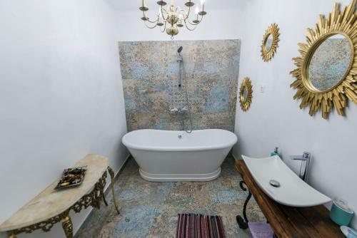 Hostal Crama Apogeum