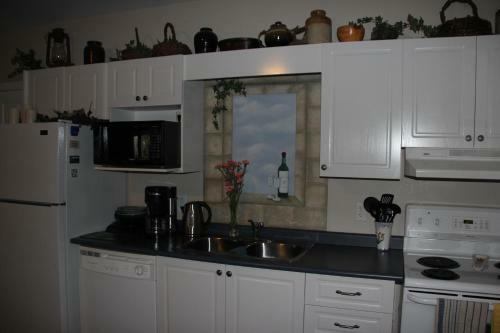 Golden Pathways Retreat B&B