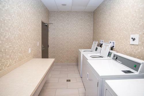 Landis Hotel & Suites