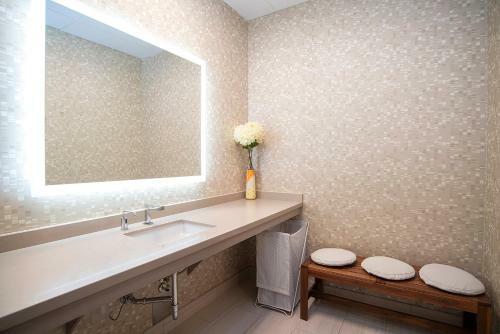 Landis Hotel & Suites