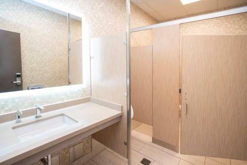 Landis Hotel & Suites