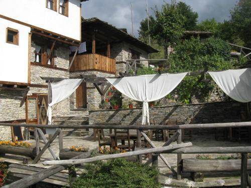 Hostal Family Hotel Byalata Kashta