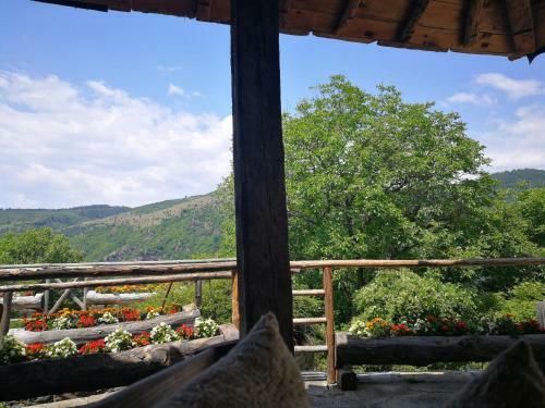 Hostal Family Hotel Byalata Kashta