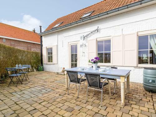 Attractive Holiday Home In Stavele Near River